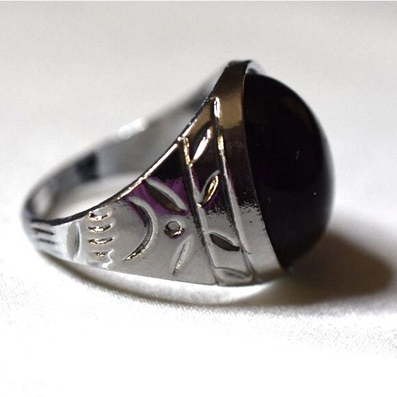 Intriguing Aztec Design Silver Tone Band Black Smooth Oval Stone Sz 11 & 13 Ring - Picture 4 of 4